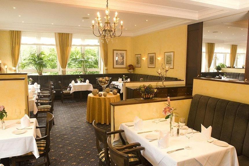 Parkhotel Am Taunus Oberursel Exterior foto